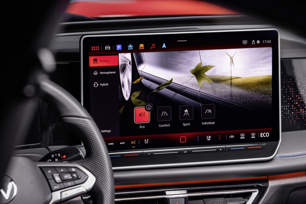 15吋的螢幕真的非常地大,屆時將會以全新的介面跟所有車迷見面。