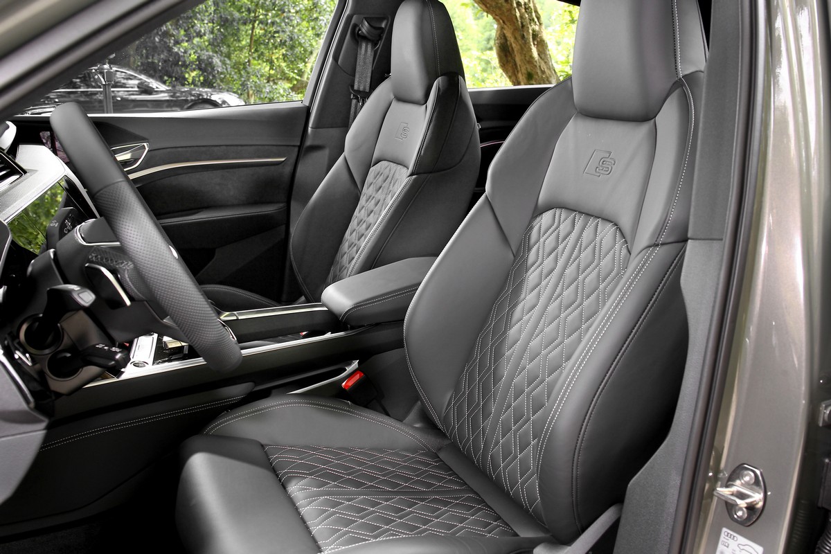 Valcona真皮跑車座椅是選配的S Line內裝套件項目之一。