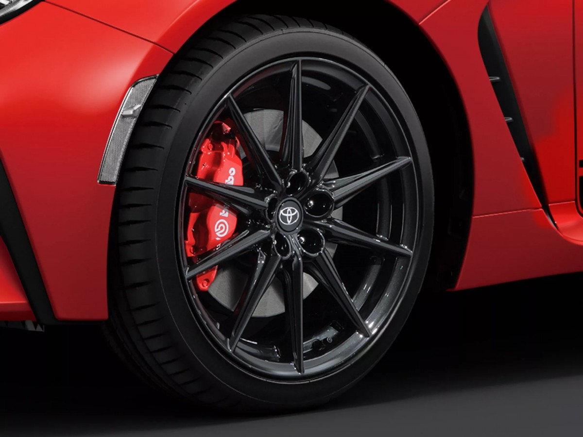 底盤的升級包含使用了Brembo的煞車系統,制動表現會更為理想。