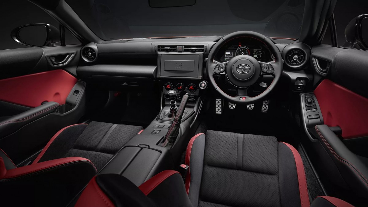 車輛使用最高規格的版本進行變更,內裝的鋪陳也相當高級。