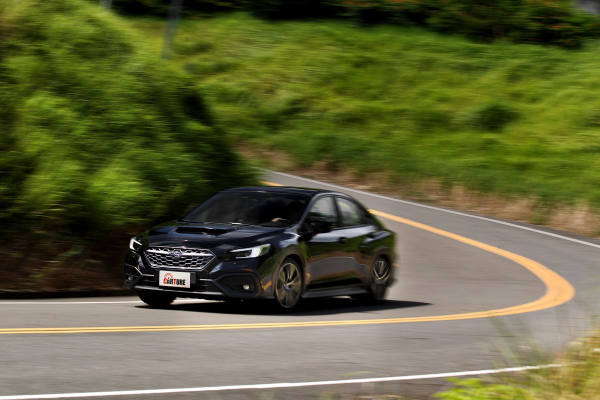 新WRX指向性相當精準,彎中表現也有靈活的身手。