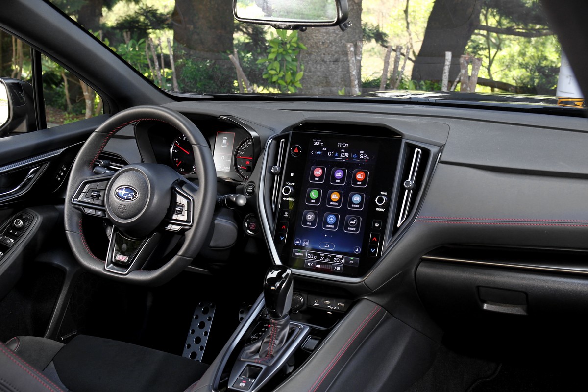 車主覺得新世代WRX座艙格局與飾板質感並未有明顯升級。