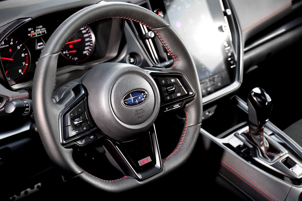 方向盤造型比之前討喜,但手感卻較輕和模糊。