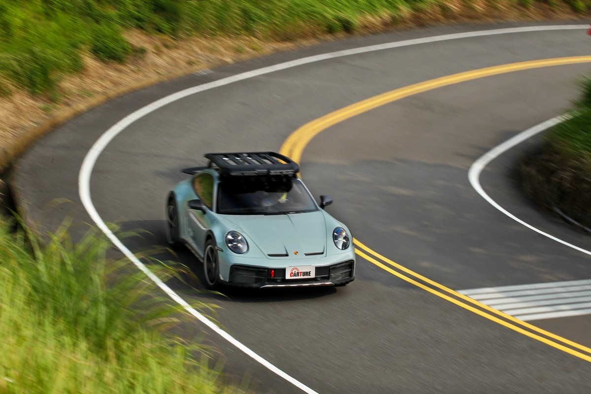 一般模式下引擎出力與懸吊作動不會太過熱血激進甚至還有點舒適。