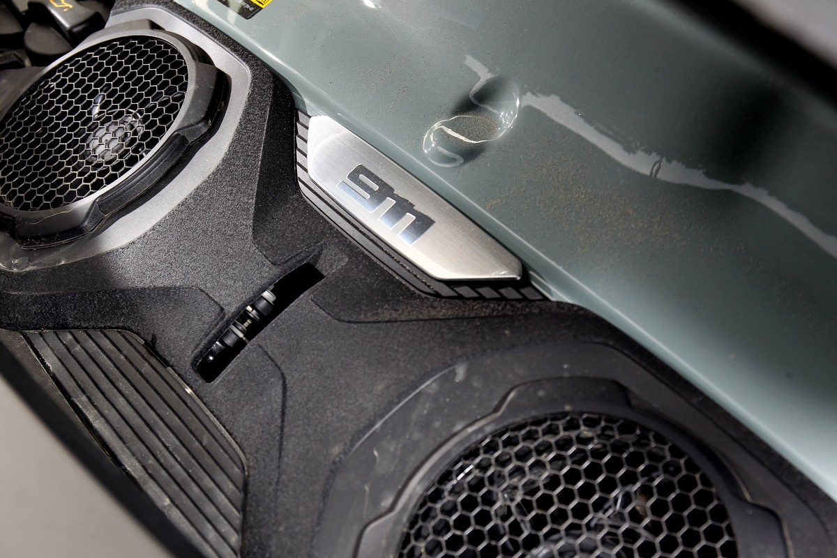 搭載3.0升六缸渦輪引擎,具有480hp/58.1kgm最大輸出。