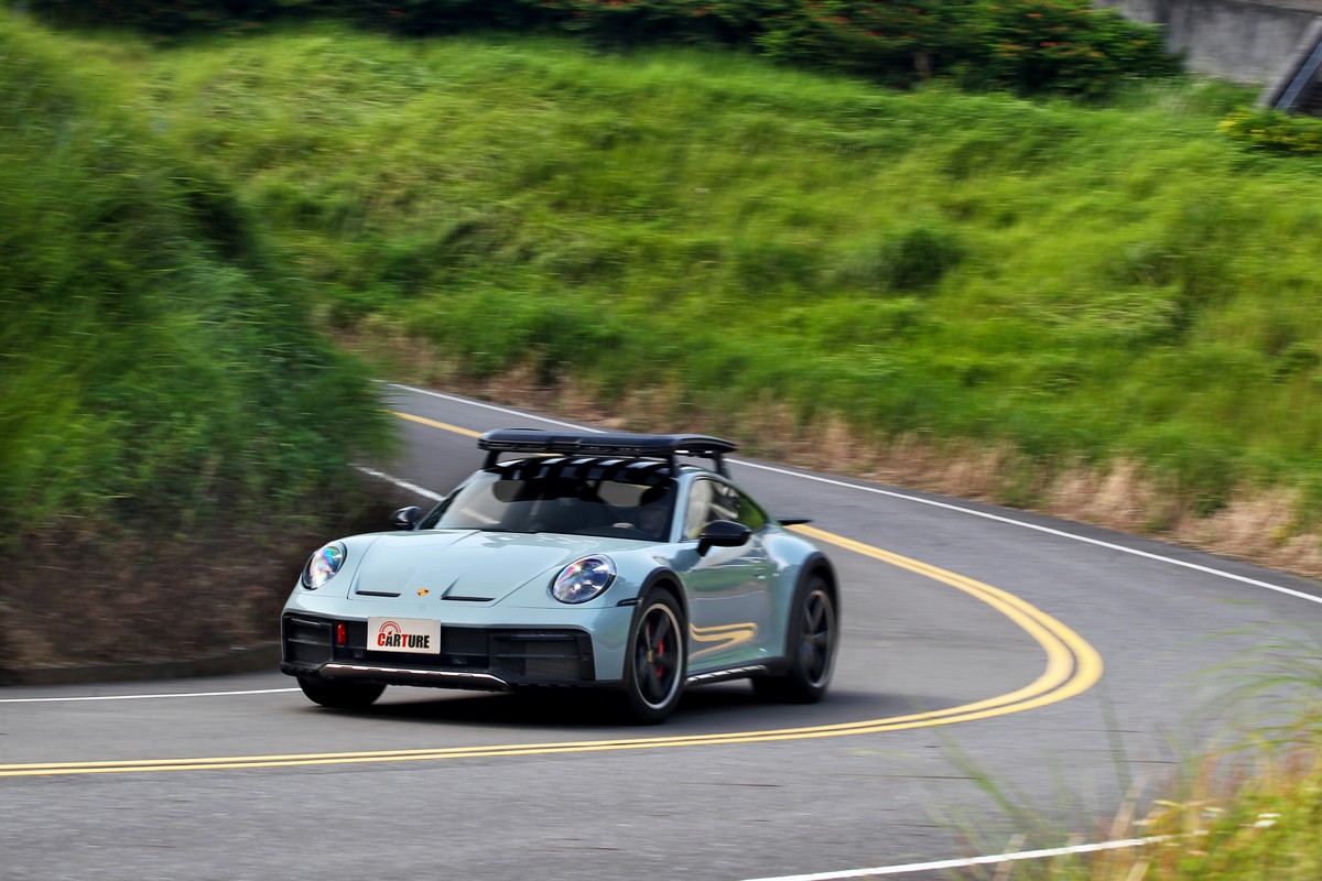911 Dakar加速反應相當好掌握,能量會依照油門深度立即做出回應。