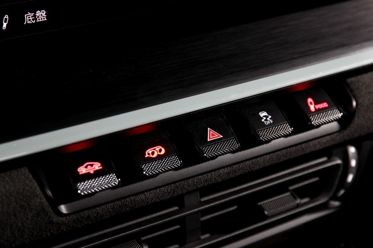 可自行控制懸吊、聲浪、車高。