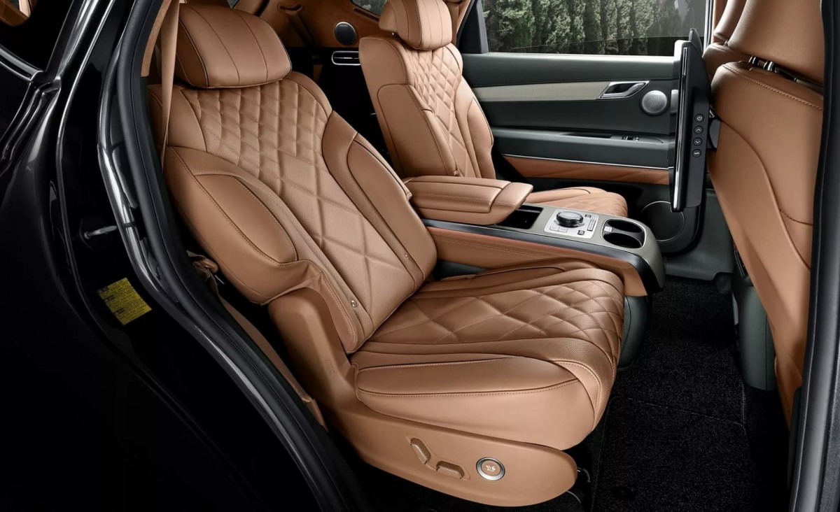 後座的舒適度也是很大的重點,相信GV80在這一方面應該做的非常好才是。