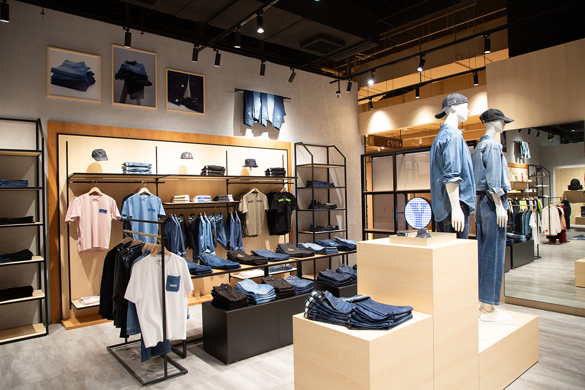 自創TY SELECT服飾品牌同步進駐。