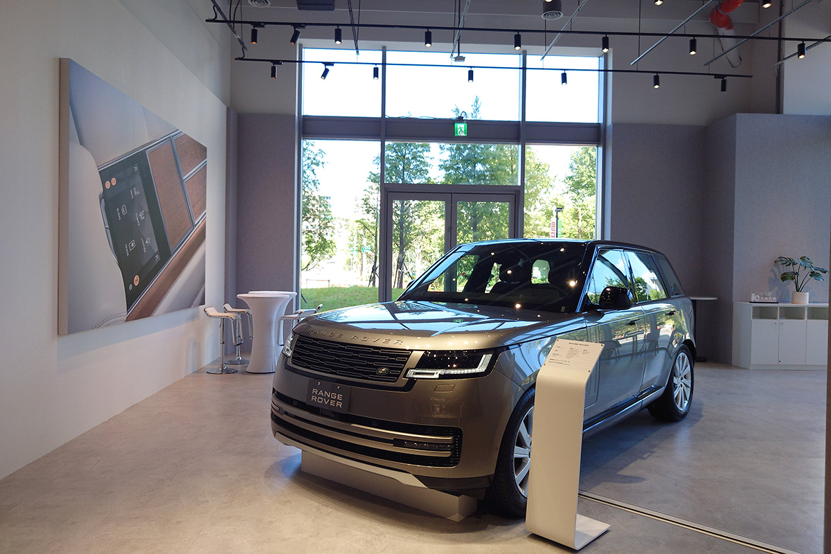 英國豪華SUV品牌Land Rover進駐新店裕隆城展出Ranger Rover。