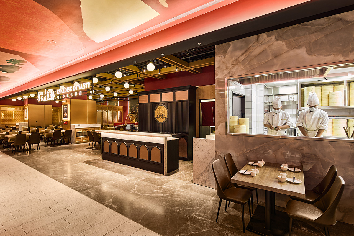 以全球首創的八色小籠包聞名的《樂天皇朝》插旗全新落成的新店裕隆城誠品生活。