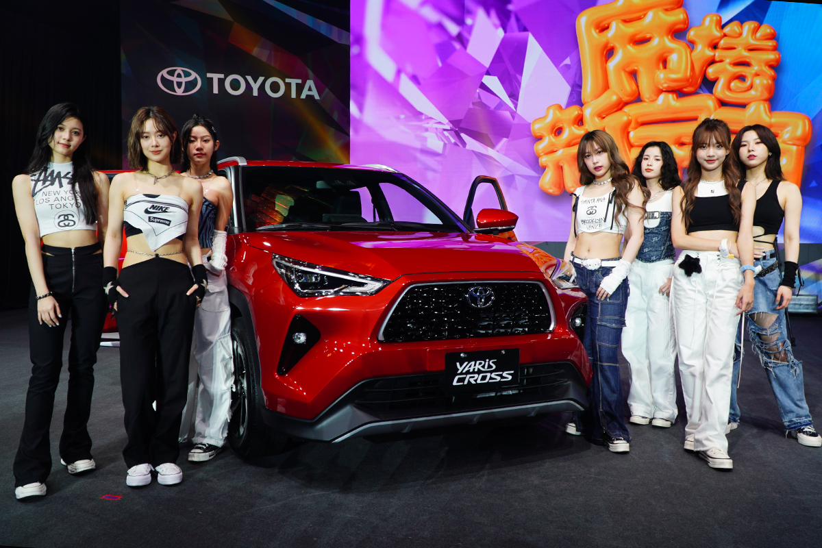 【車勢星聞】《未來少女》節目中幻藍小熊GENBLUE成員(左起)許媛媛、XXIN(心茗)、容容、Bido、毓、采甄、Ayeon。