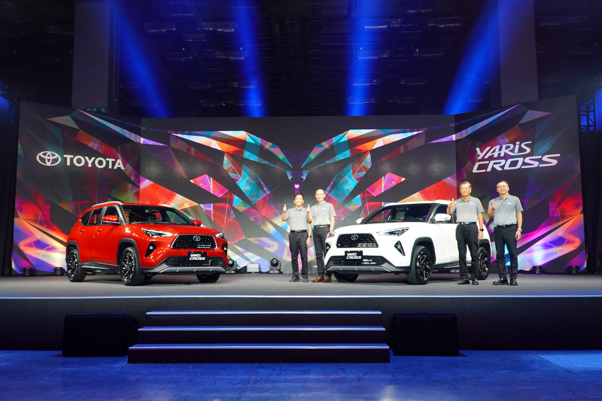 左起為國瑞汽車長沼一生董事長、宇田總工程師、和泰汽車黃南光董事長、蘇純興總經理。