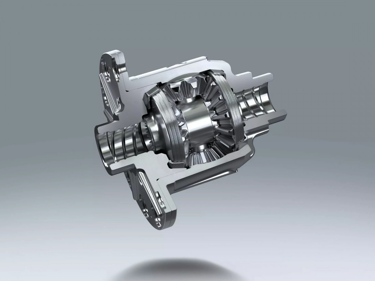 手排車型在後軸換上了新的非對稱式限滑差速器,在動態表現上將會更好。