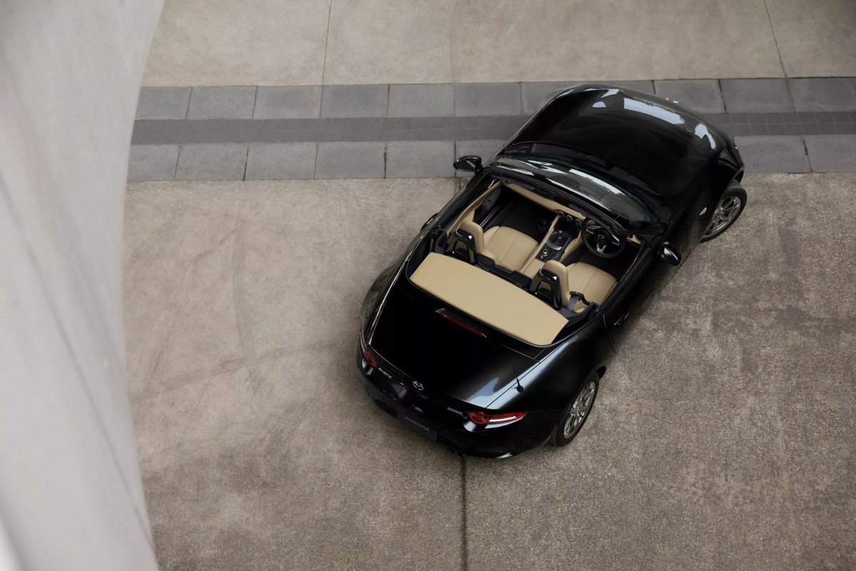 Mazda Roadster S Leather Package V Selection全新版本配置淺棕色的Nappa皮革內裝。