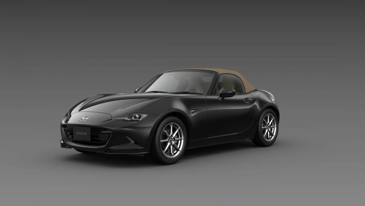 Mazda Roadster S Leather Package V Selection全新版本也配置了米色頂篷。