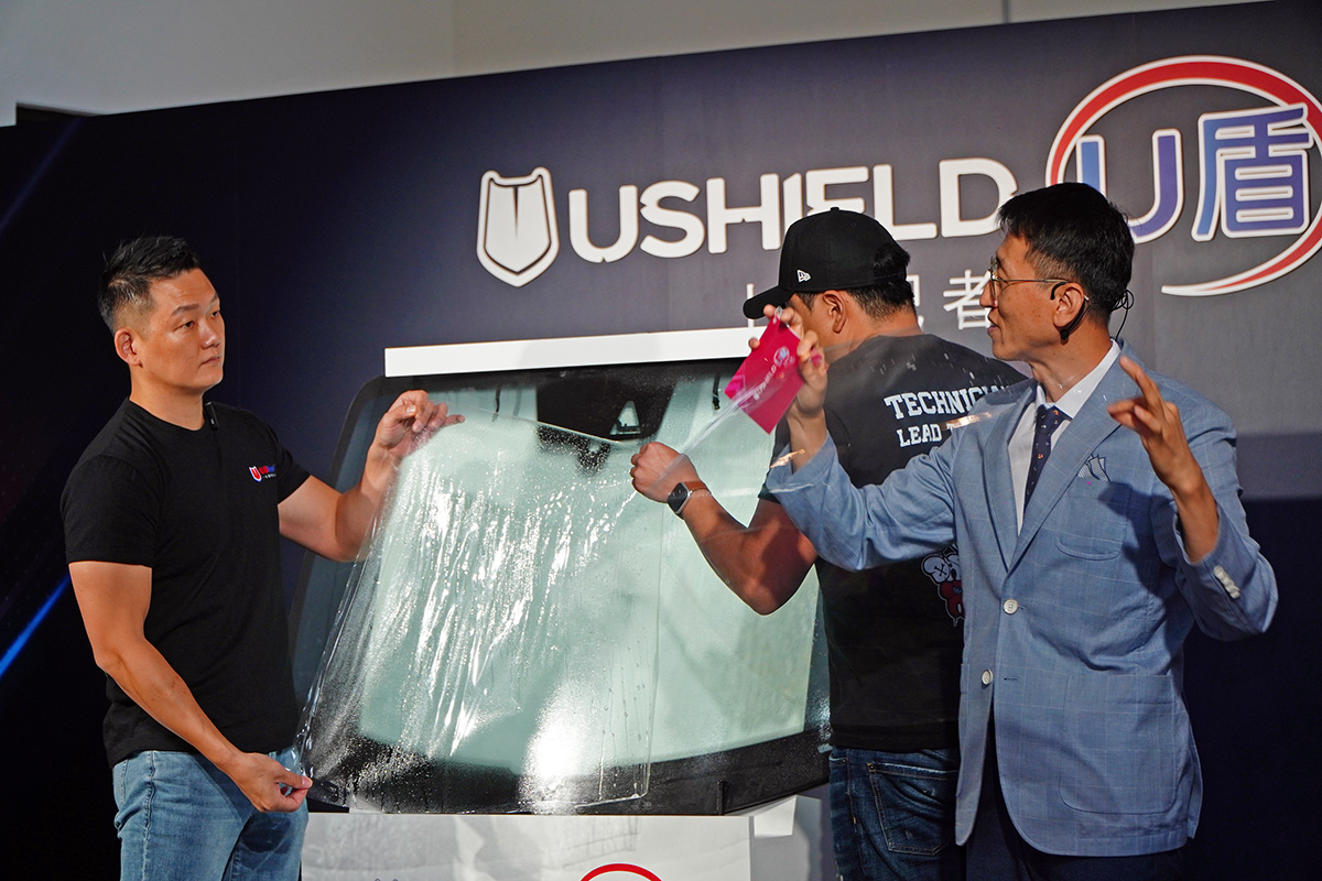 SKINEX UNIQ隔熱紙所採用的TPU材料具有柔韌的物理特性,因此易於伸展並具備防刮和自體修復功能 。