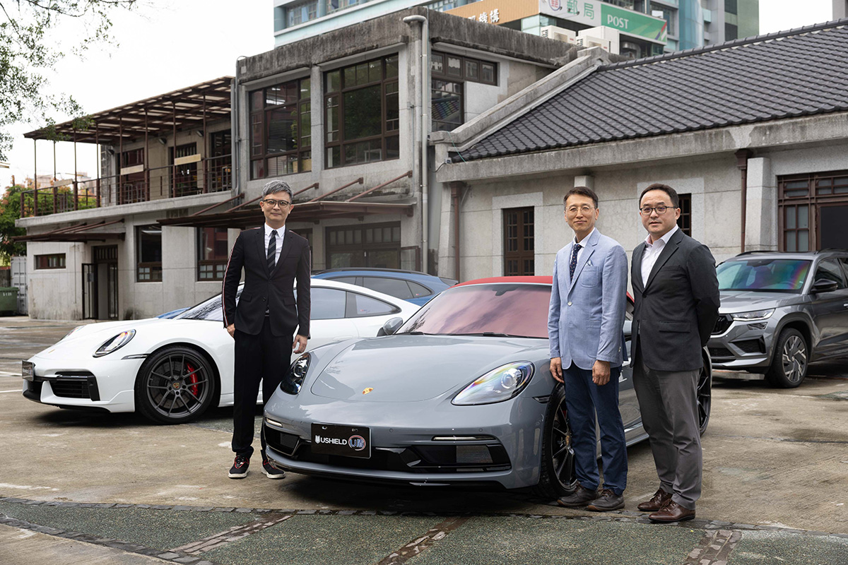 全新U盾隔熱紙品牌暨新產品發表會上,尚宇先進應材游仁鑫總經理(左)、E&B株式会社李泰星社長(中)、尚騰汽車集團吳睿弘執行長(右)等經營團隊齊聚現場,共同為全新U盾隔熱紙品牌正式在台上市揭開序幕。