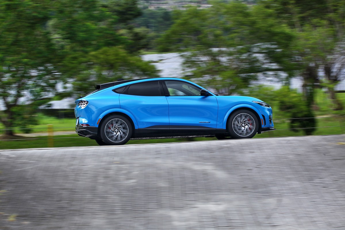 Mustang Mach-E GT擁有592hp/87.7kgm輸出,0~100km/h只要3.8秒。