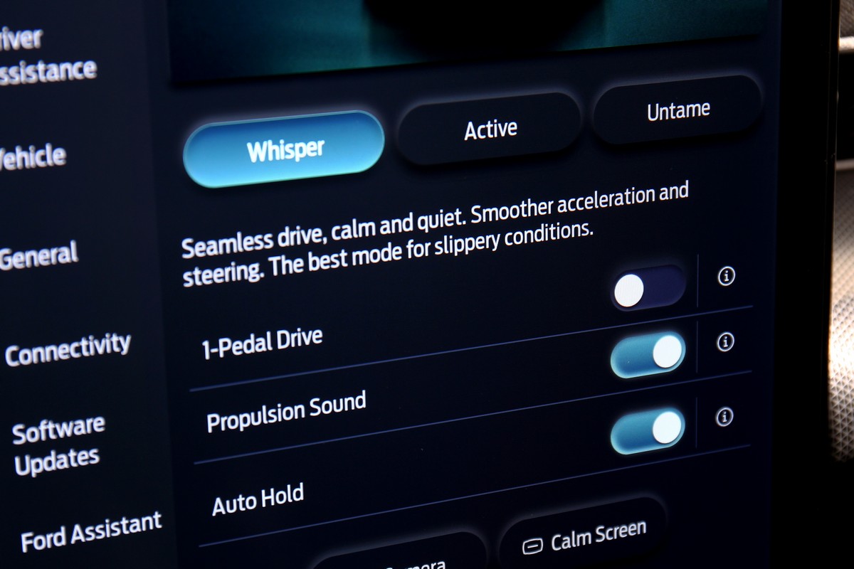 不用擔心Mustang Mach-E GT馬力大難駕馭,因為有提供Whisper/Active/Untame三種模式。