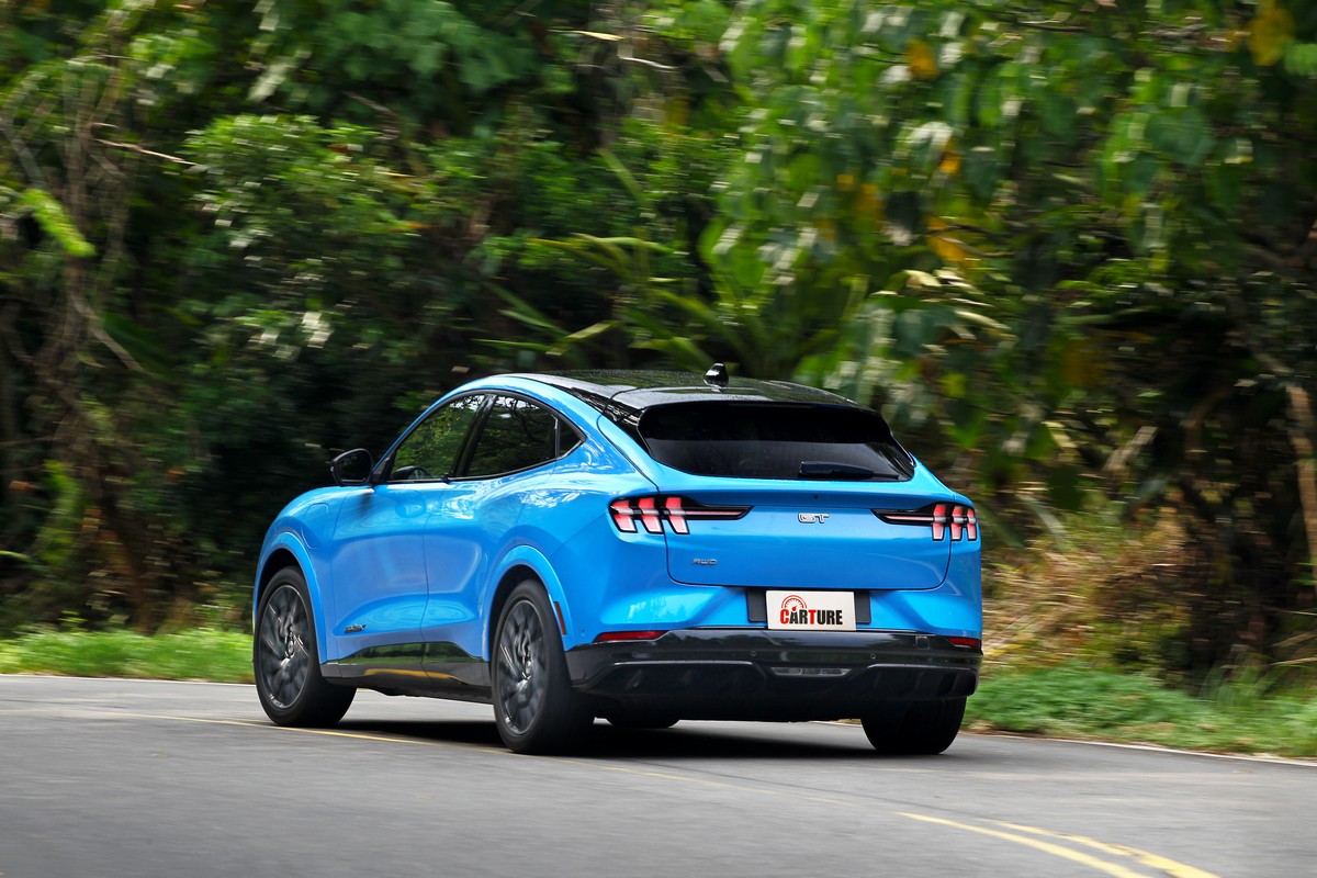 Mustang Mach-E GT在Untame模式下能量會不保留的輸出,車尾也有極為敏感的個性。