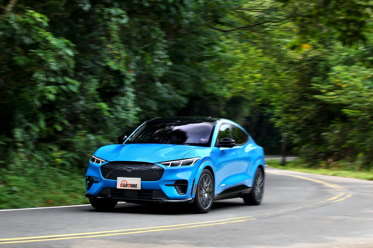 除外型Mustang Mach-E GT在動態表現也強調是輛電動跑車,因此整體行路感都相當鮮明,尤其Untame模式更有熱血氛圍。