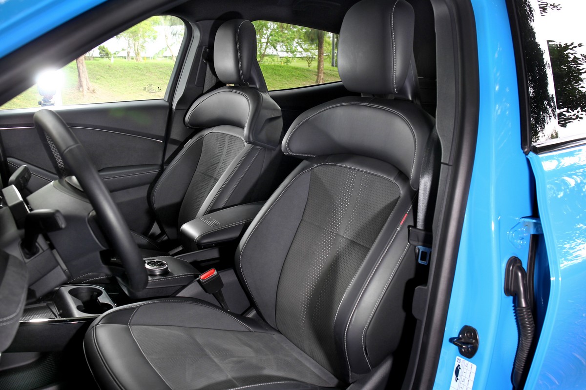 Mustang Mach-E GT配備Ford Performance 8向電動座椅,全車系雙前座都有加熱功能。