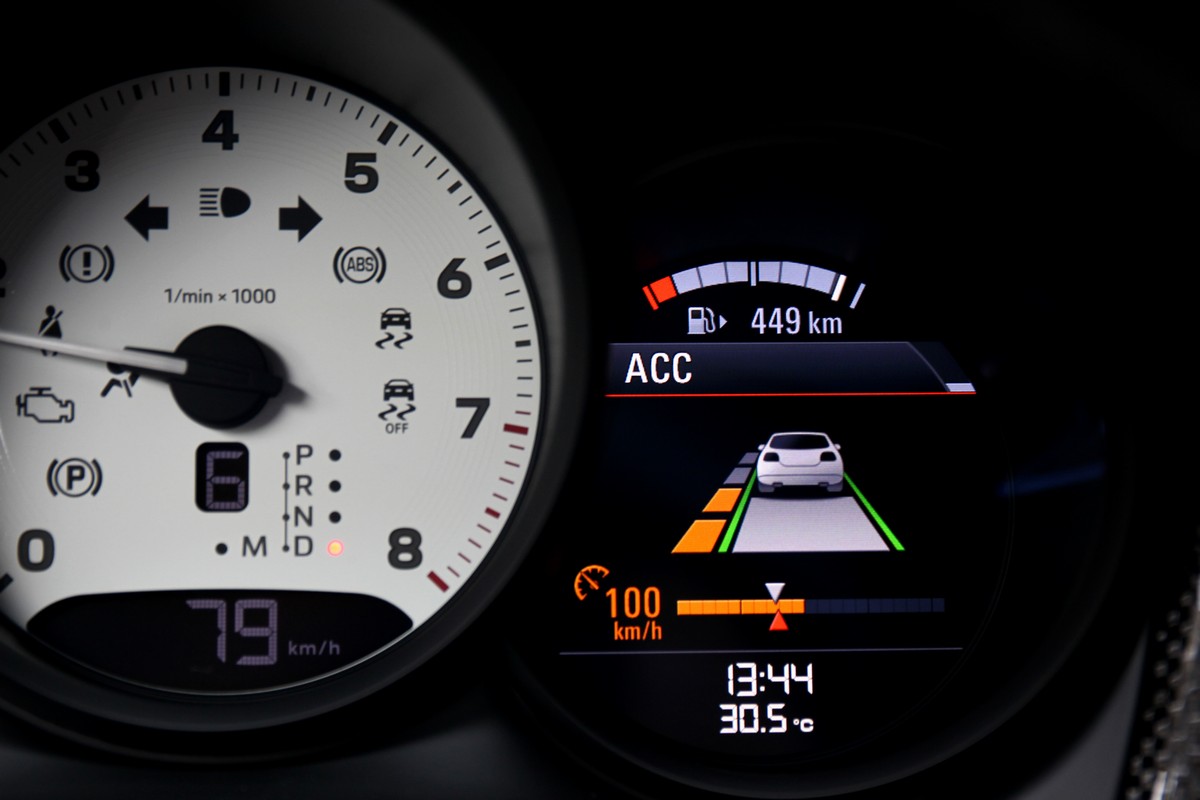 ACC智慧巡航與車道維持輔助系統為選配項目。