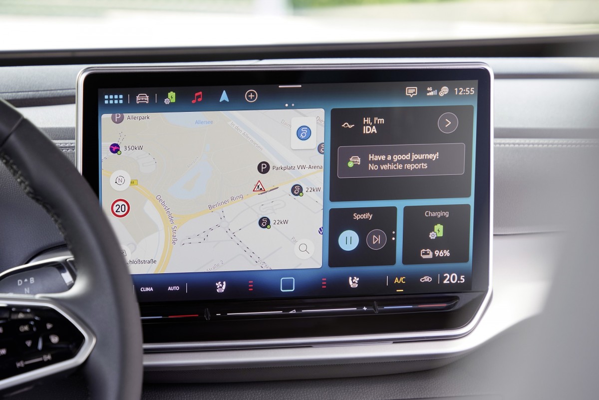 娛樂系統螢幕現在來到12.9吋,系統也換上了最新的配置。