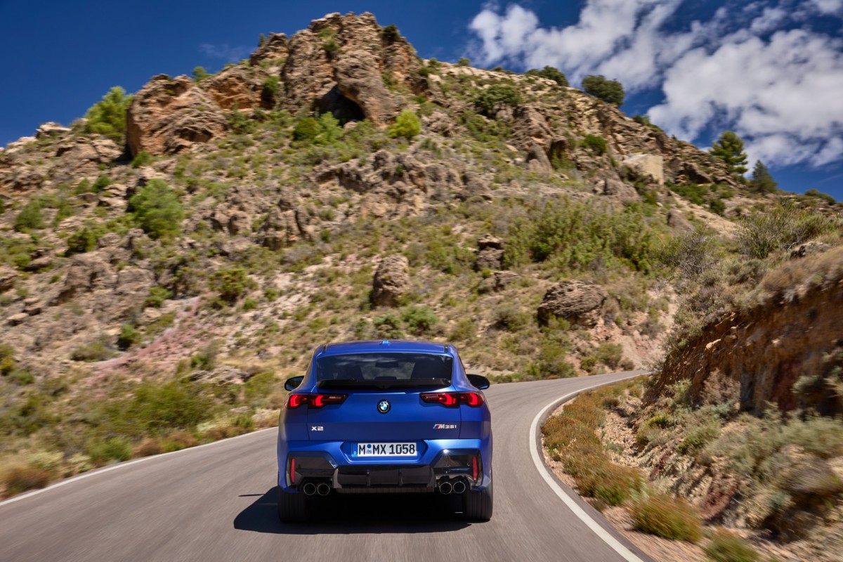 M35i擁有左右雙出排氣管的設計,加上空力套件非常吸睛。