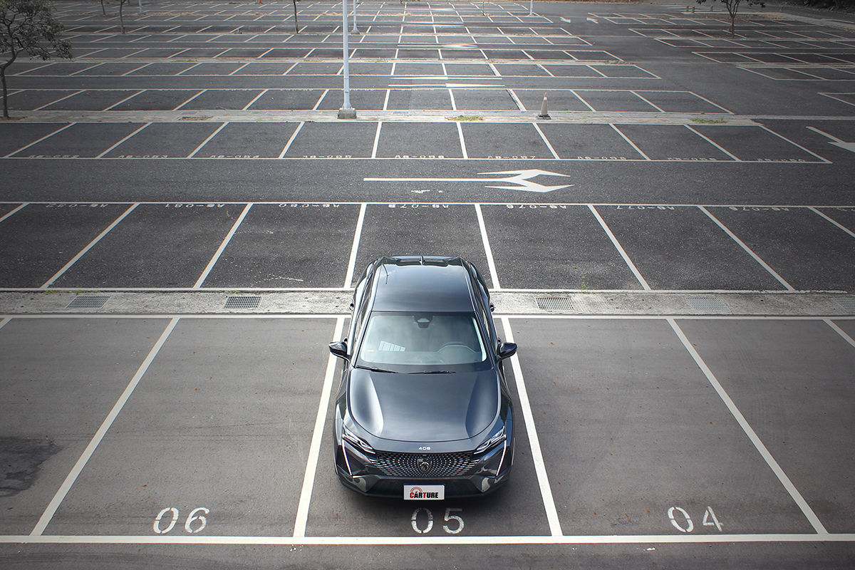 所到之處皆成目光吸塵器,正是絕美動人PEUGEOT 408的拿手絕活。