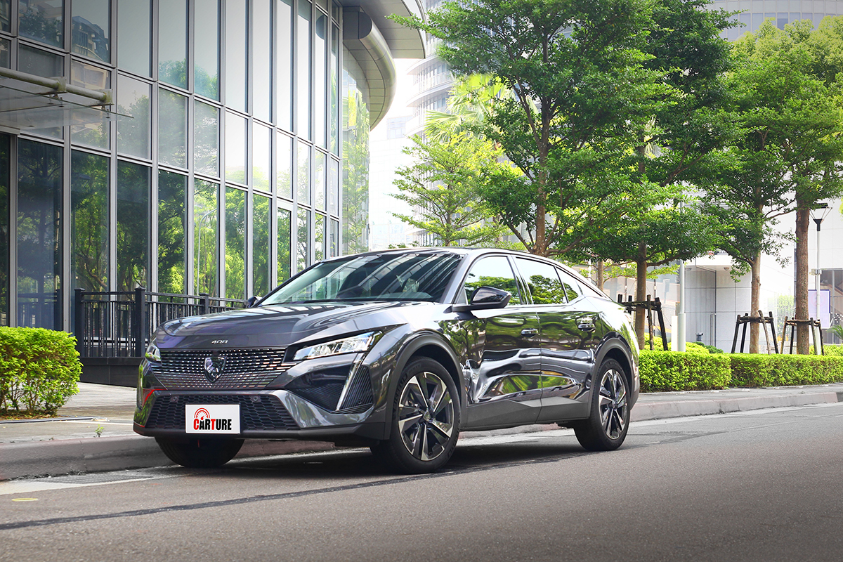 4,687mm x 1,848mm x 1,478mm的身形尺碼,理所當然為408 ALLURE帶來修長而俐落的剪影輪廓。