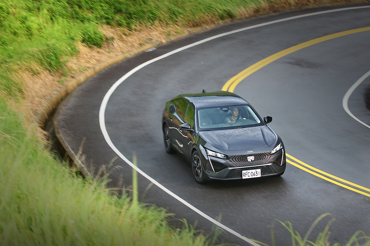 23.5kg-m/1,750rpm峰值扭力令中低速域超乎想像帶勁,運作質感更堪稱同級佼佼者。