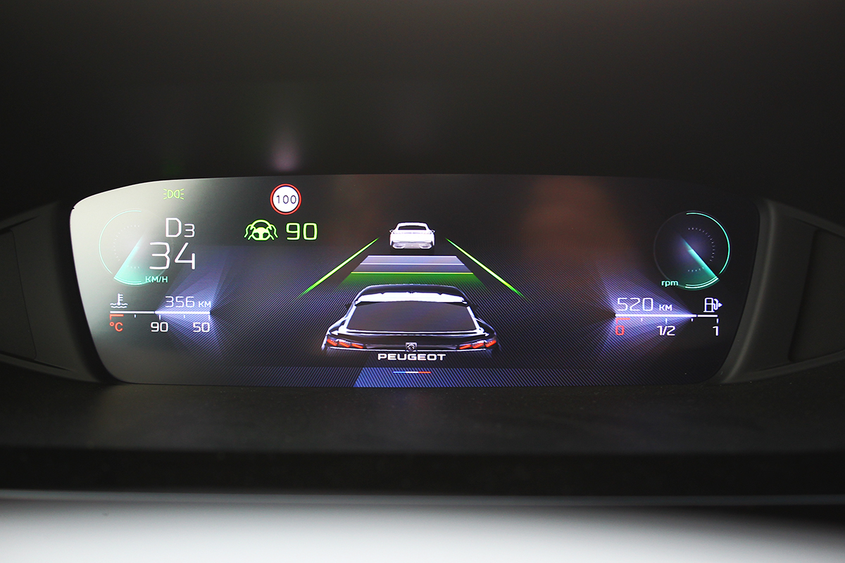 ADAS先進駕駛輔助系統當然是PEUGEOT 408全車系的標準配備,確保Level 2駕駛輔助於旅途中提供全方位守護。