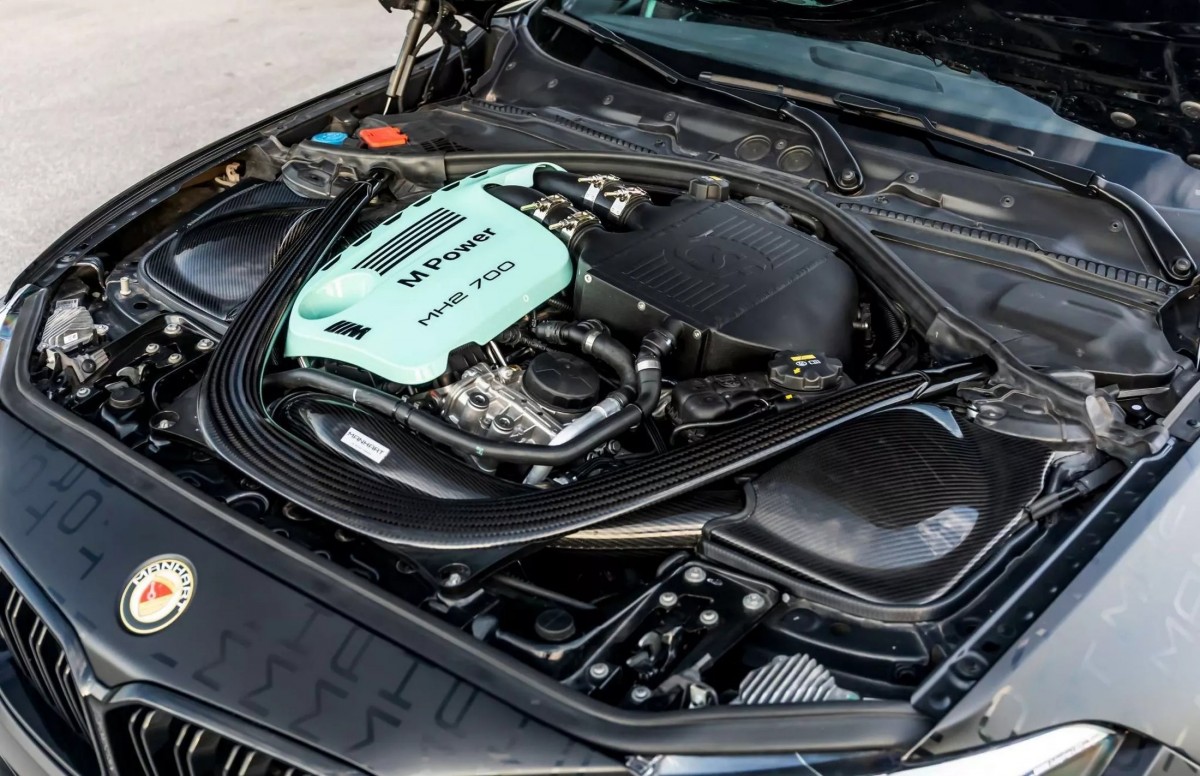 動力部分幾乎是把整個引擎室內的配件都升級,讓最大輸出來到705匹/83.2公斤米。