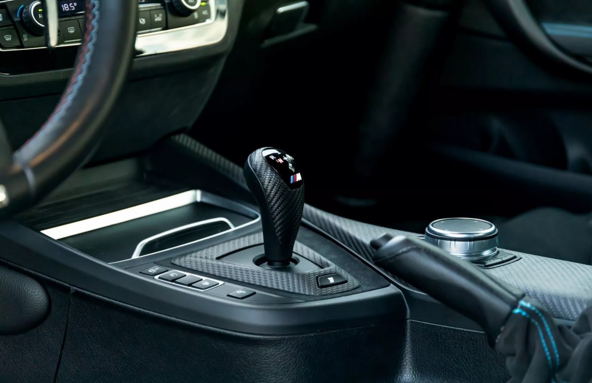 變速箱也因為要應付升級過後的馬力,Manhart也換上了更新過後的七速雙離合器變速箱。