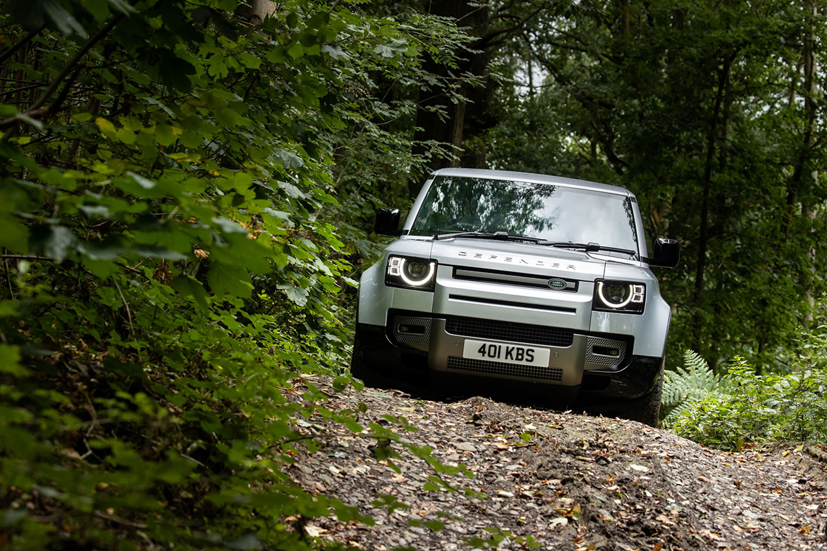 全新2024年式Defender針對柴油動力進行性能升級,最大馬力提升至300PS。