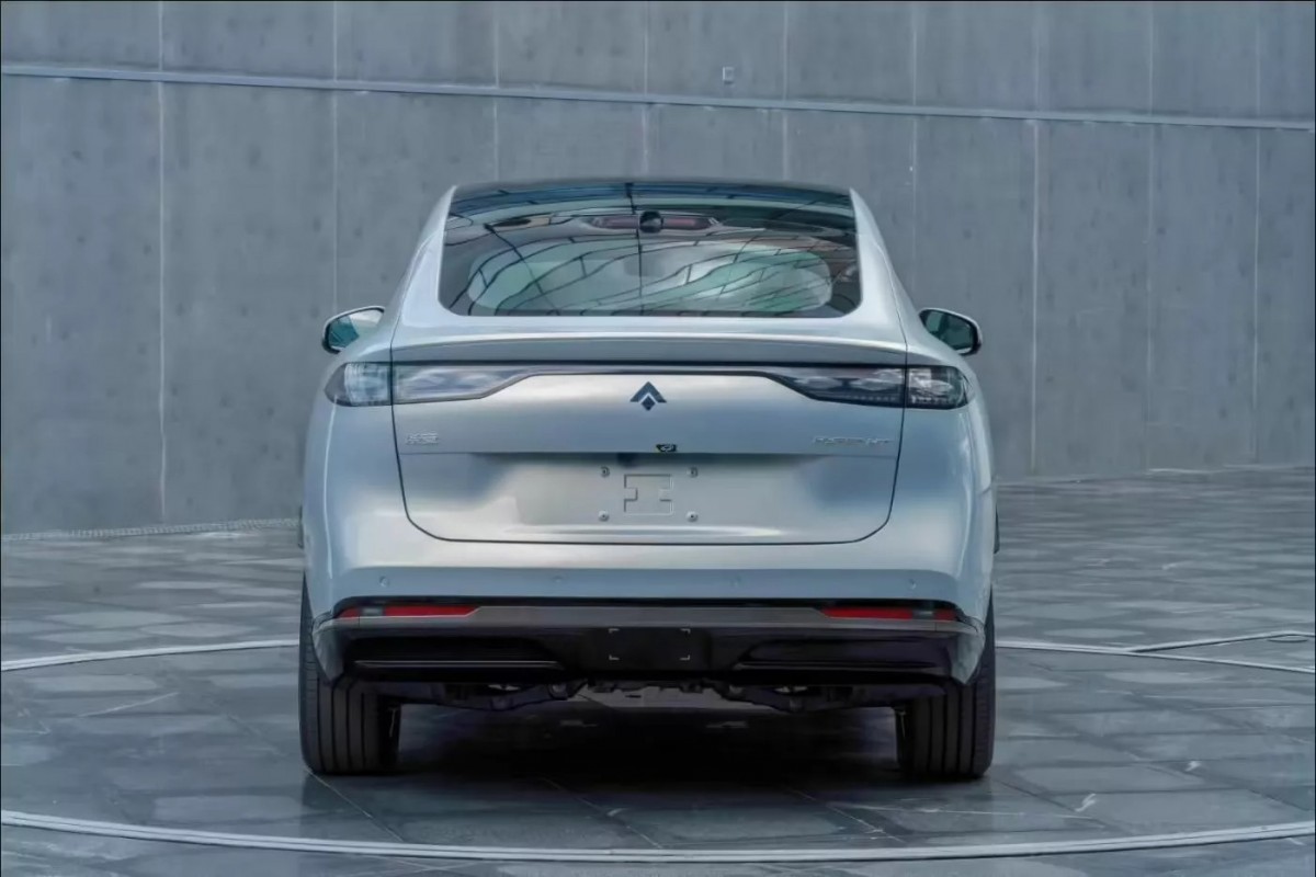 整體的設計不像是先前同品牌的Hyper SSR或是Hyper GT來得這麼誇張。