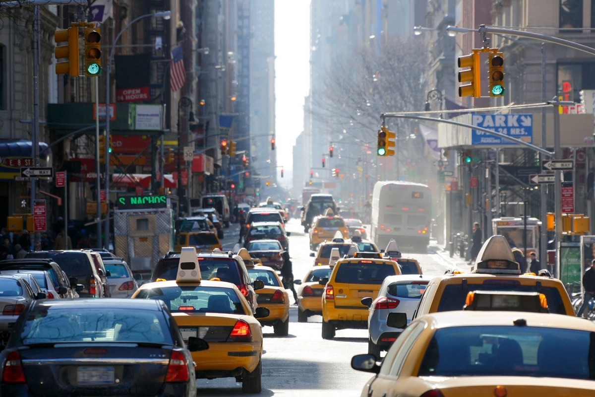 Google透過Green Light計畫讓交通號誌有最佳化調整,讓大部分的人可以減少等待紅綠燈的時間,進而減少排廢污染達10%。