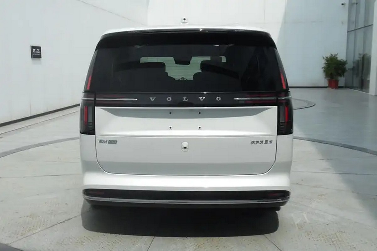 EM90的外觀比Zeekr 009來得更加簡約,當然整體也更加討喜。