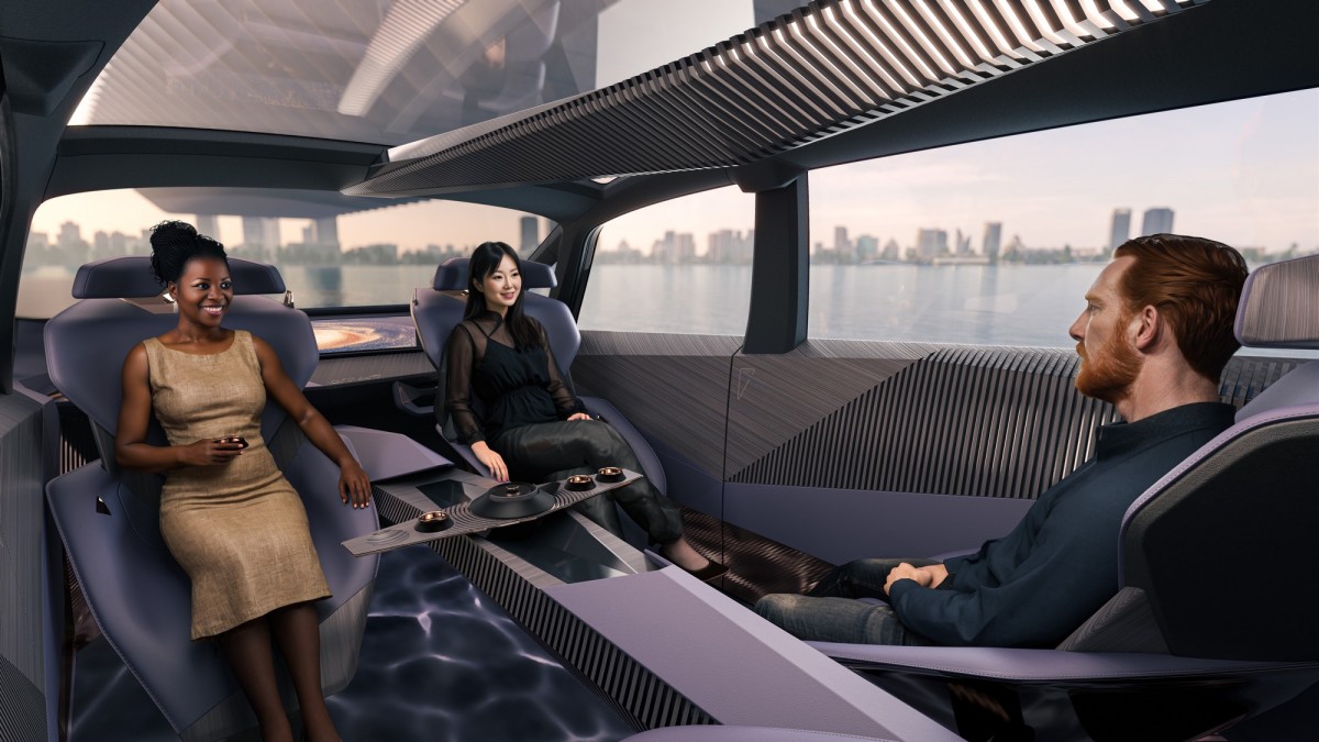 大量使用玻璃的狀況下讓車內感受相當開闊,而其整體鋪陳配置看起來也非常舒適高級。