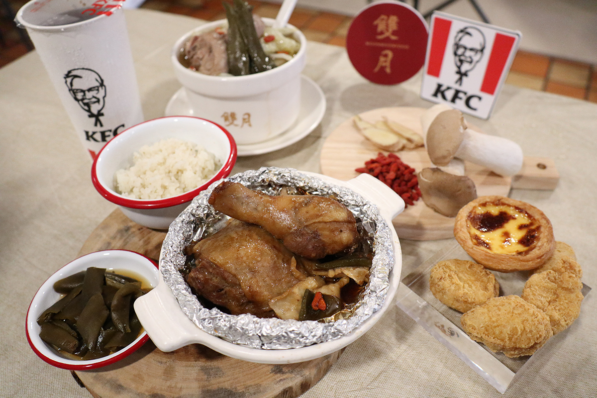 肯德基聯手雙月食品社打造「剝皮辣椒紙包雞」,10/24 暖心上桌。(示意圖)