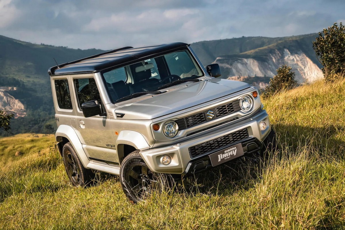 Jimny 4Style有專屬水箱護罩與備胎蓋。