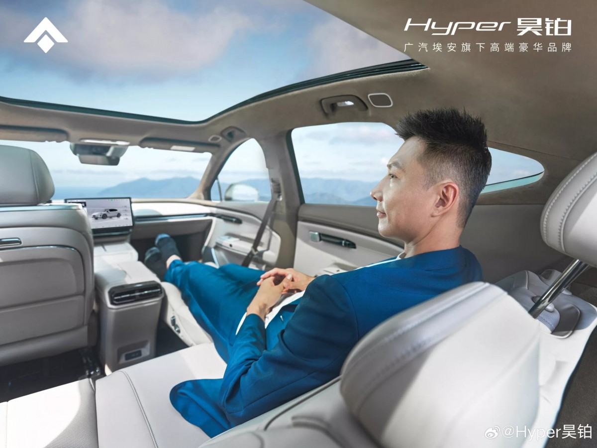 目前價格尚未出爐,預計年底以前就會宣布。