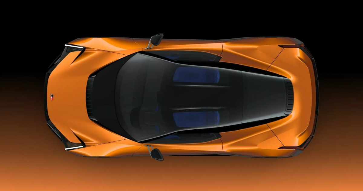 從車頂看下去可以發現頂部的線條也非常顯眼,流線的設計風格在各個面都有展現。