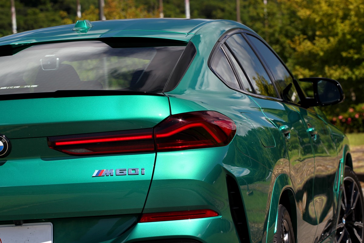 X6 M60i取代先前M50i車型。