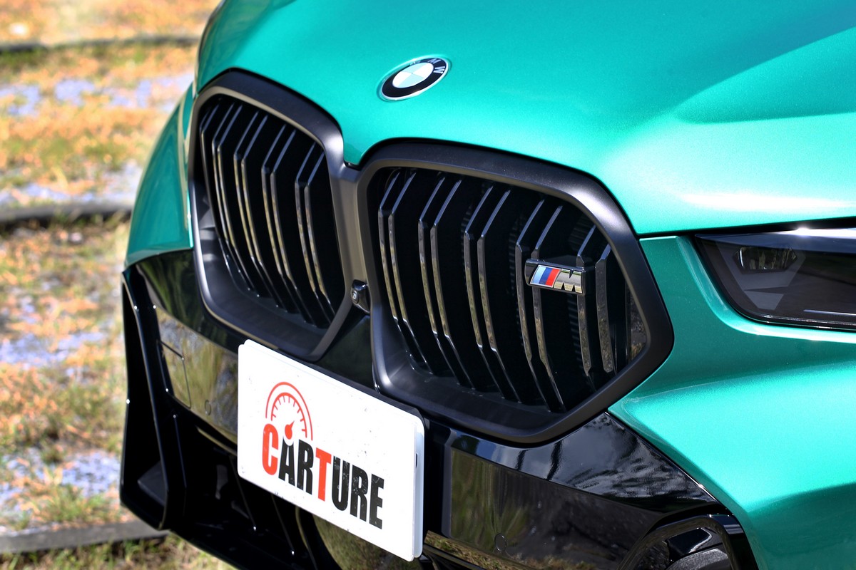 黑化雙肋直柵水箱護罩帶來鮮明的運動樣貌。