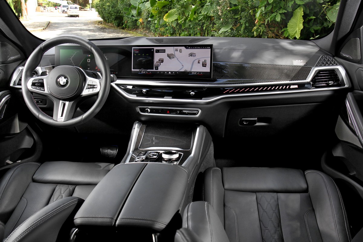 12.3吋數位儀錶+14.9吋中控螢幕營造出強烈的科技氛圍。