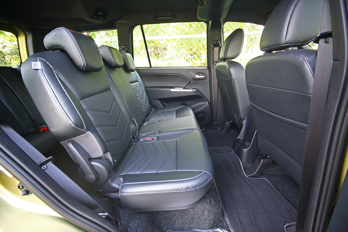 第2排座椅備有6 / 4分離收折功能,椅背也能自由調整傾角,同時還具備195mm前後滑移距離與前翻摺疊功能以利第3排乘員使用與進出。