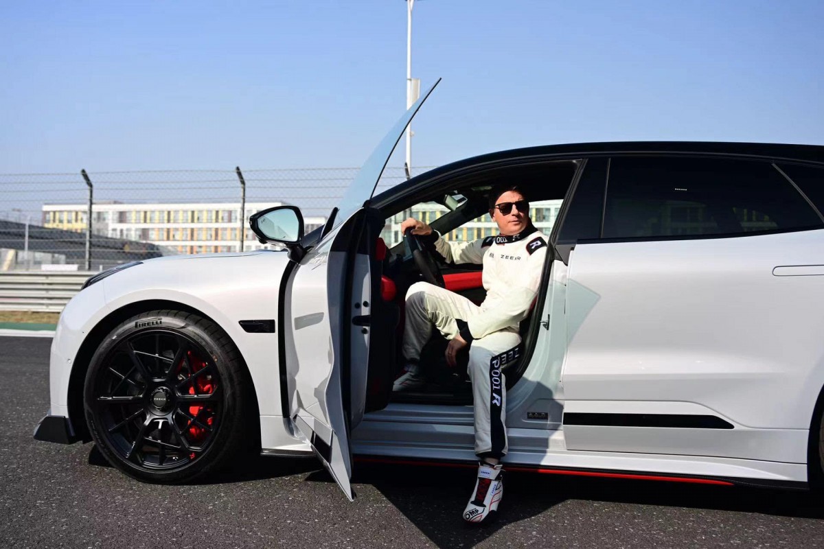 近日在中國的試駕活動當中,Kimi也現身其中,熟知Kimi的粉絲應該知道這並不是件容易的事。